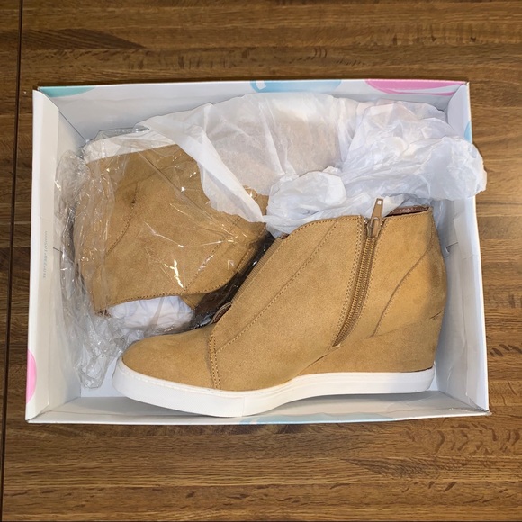 Soda Vesper Hidden Wedge Heel Sneakers Sporty Elastic NWT - Picture 10 of 16